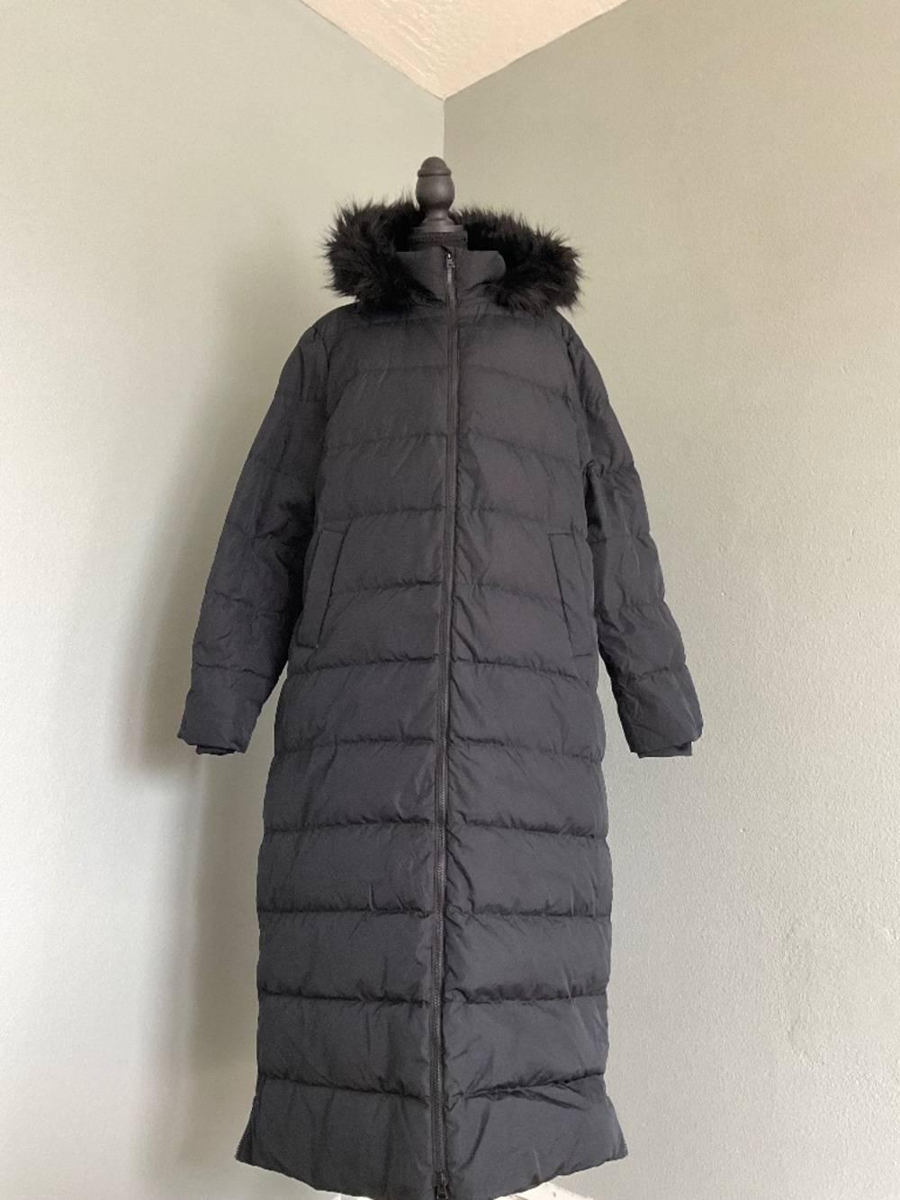 LANDS END LONG DOWN COAT SIZE XL